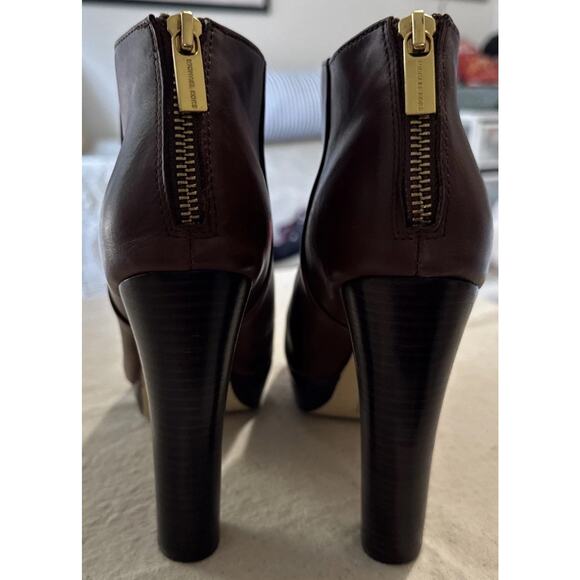 Michael Kors Leather Boots Heeled Winter Booties Womens Brown Zip Ankle Sz 9.5M - Picture 3 of 9